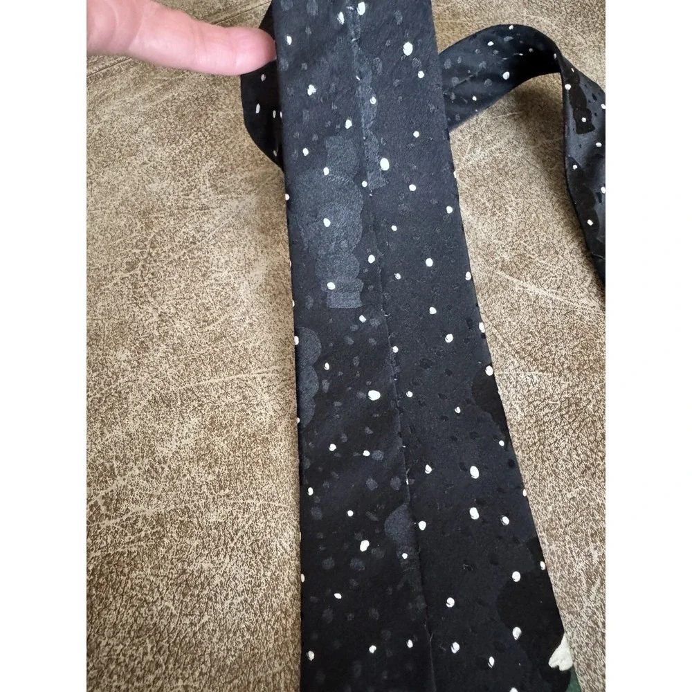 VTG Hallmark Mens Christmas Neck Tie Silk Yule‎ Tie Greetings Santa Reindeer